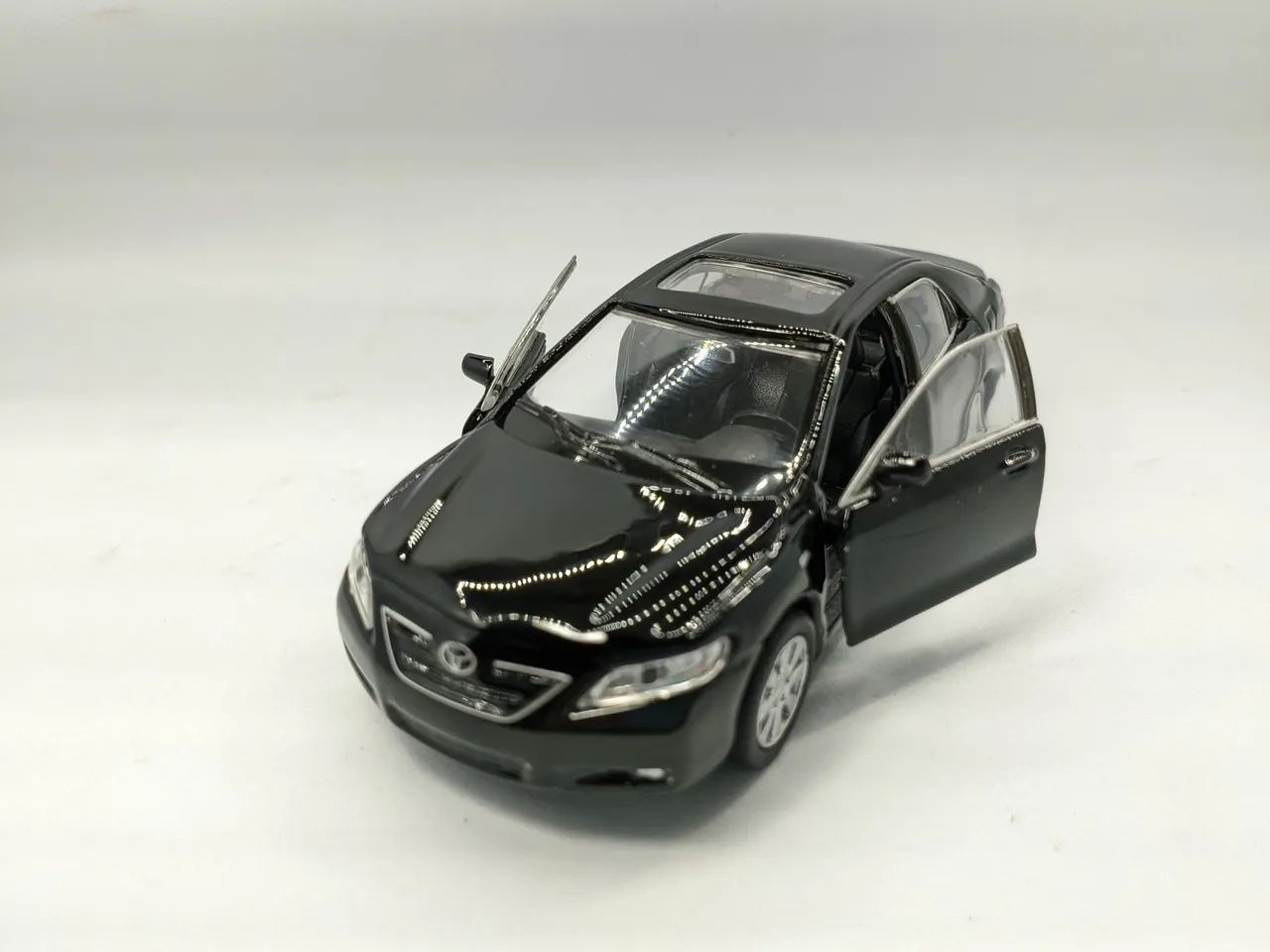 Miniatura Toyota Camry Preto