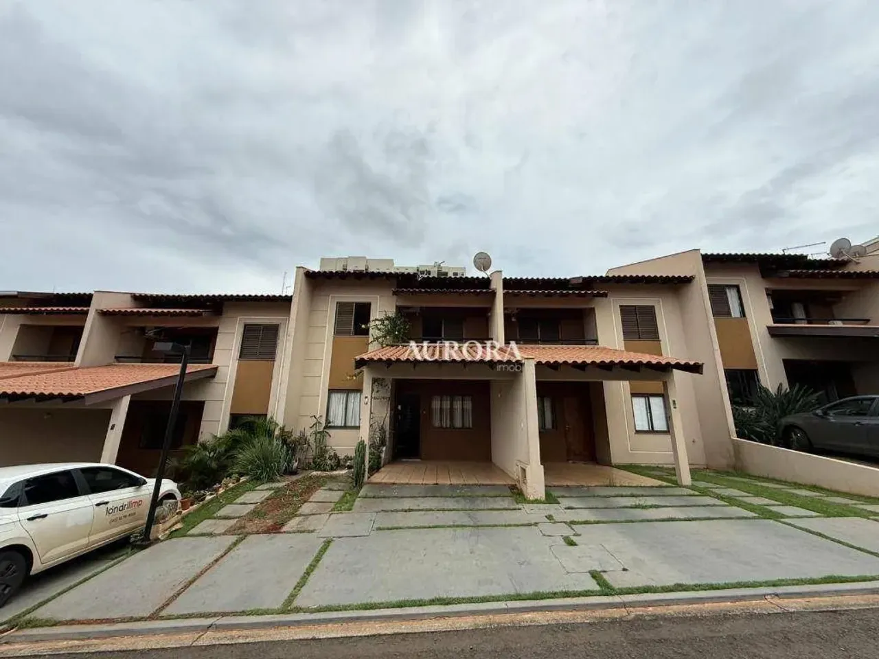 Sobrado à venda, 128 m² por R$ 550.000,00 - Parque Jamaica - Londrina/PR