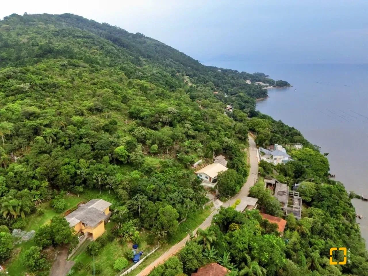 Descubra o seu refúgio perfeito neste incrível terreno à venda em Sambaqui.Apresentamos um - Foto 5