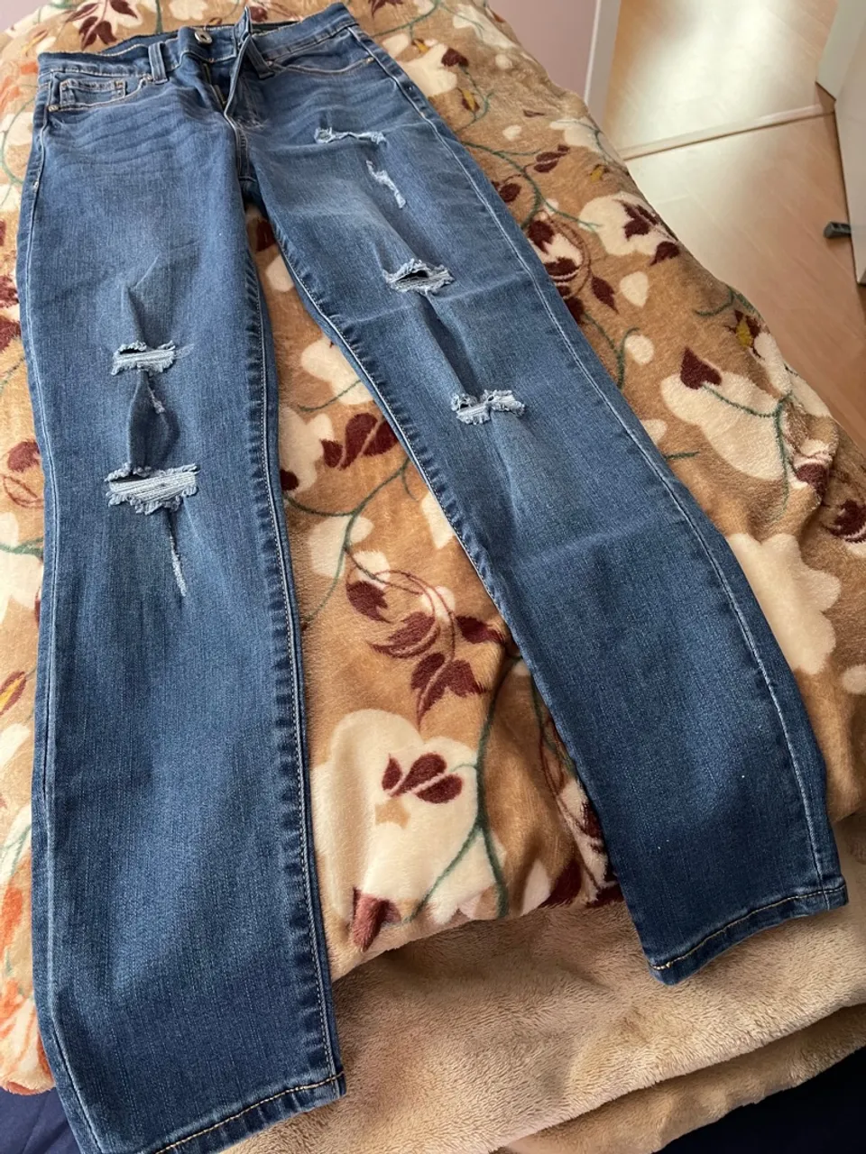 Calça Jeans Skinny Destroyed Azul - Linda! Importada