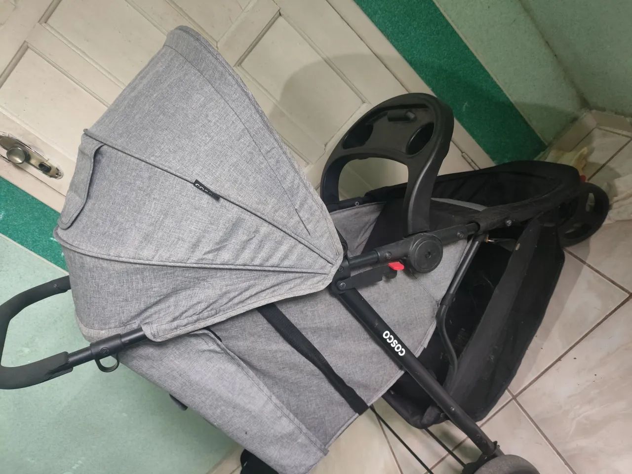 Carinho de bebê muito conservado 