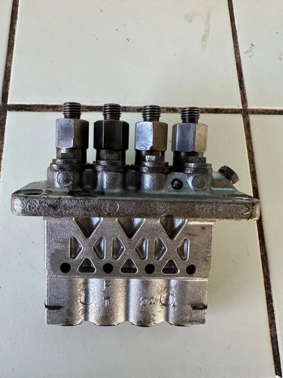 Minicarregadeira New Holland L215 Ano 2011 - Foto 4