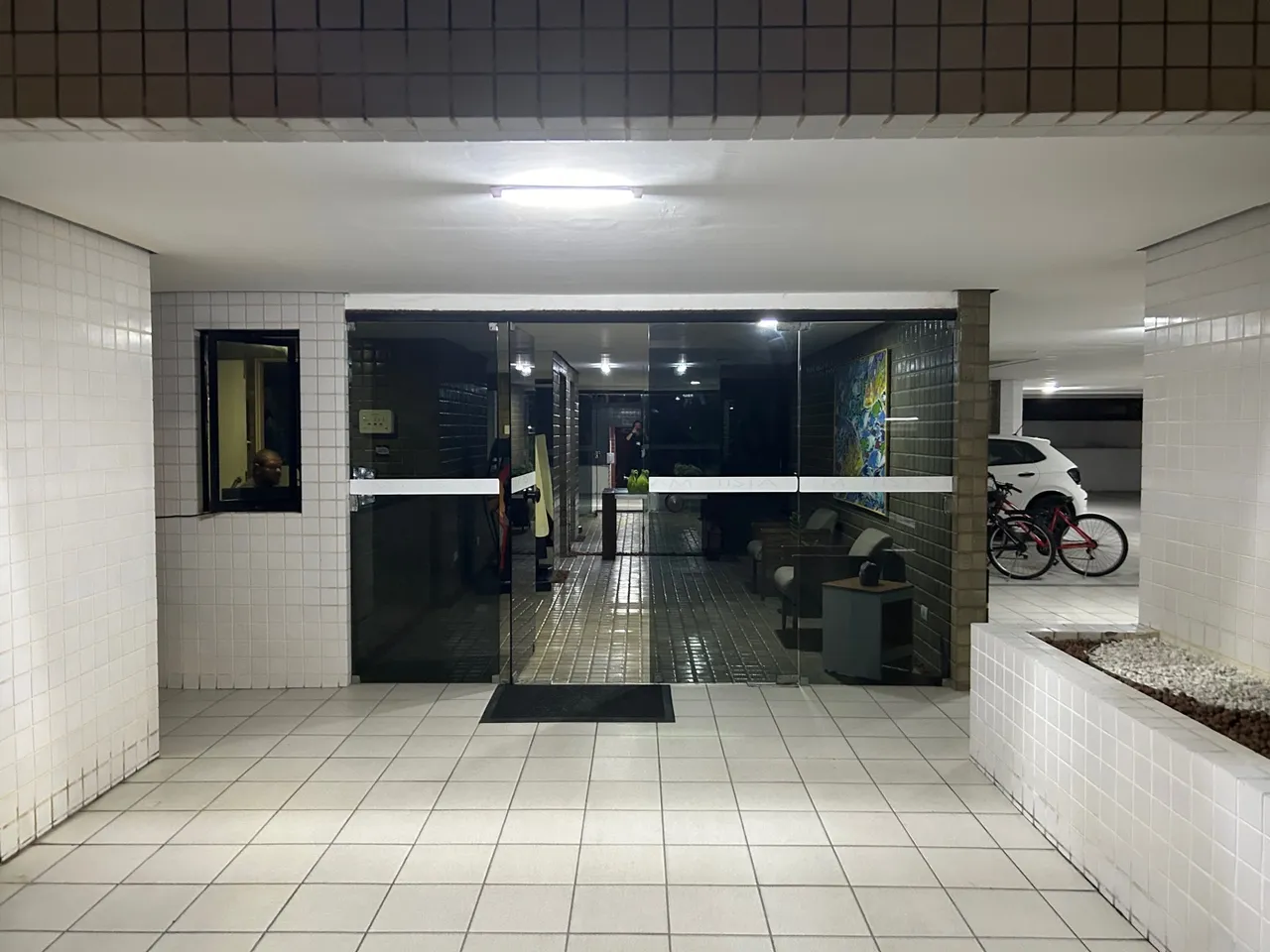 MOBILIADO!! QTO E SALA!!A 50 M DO MAR!! PRIMEIRA QUADRA!!2.500,00 C/ TUDO INCLUSO!!