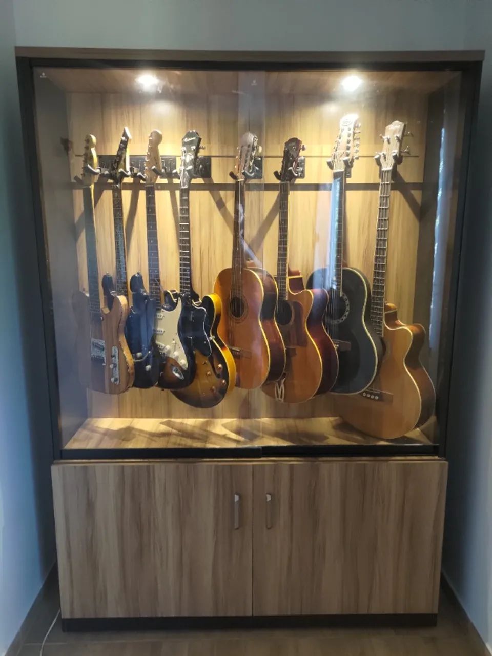 Expositor Premium de Instrumentos - Até 10 Guitarras ou Violões - Foto 4