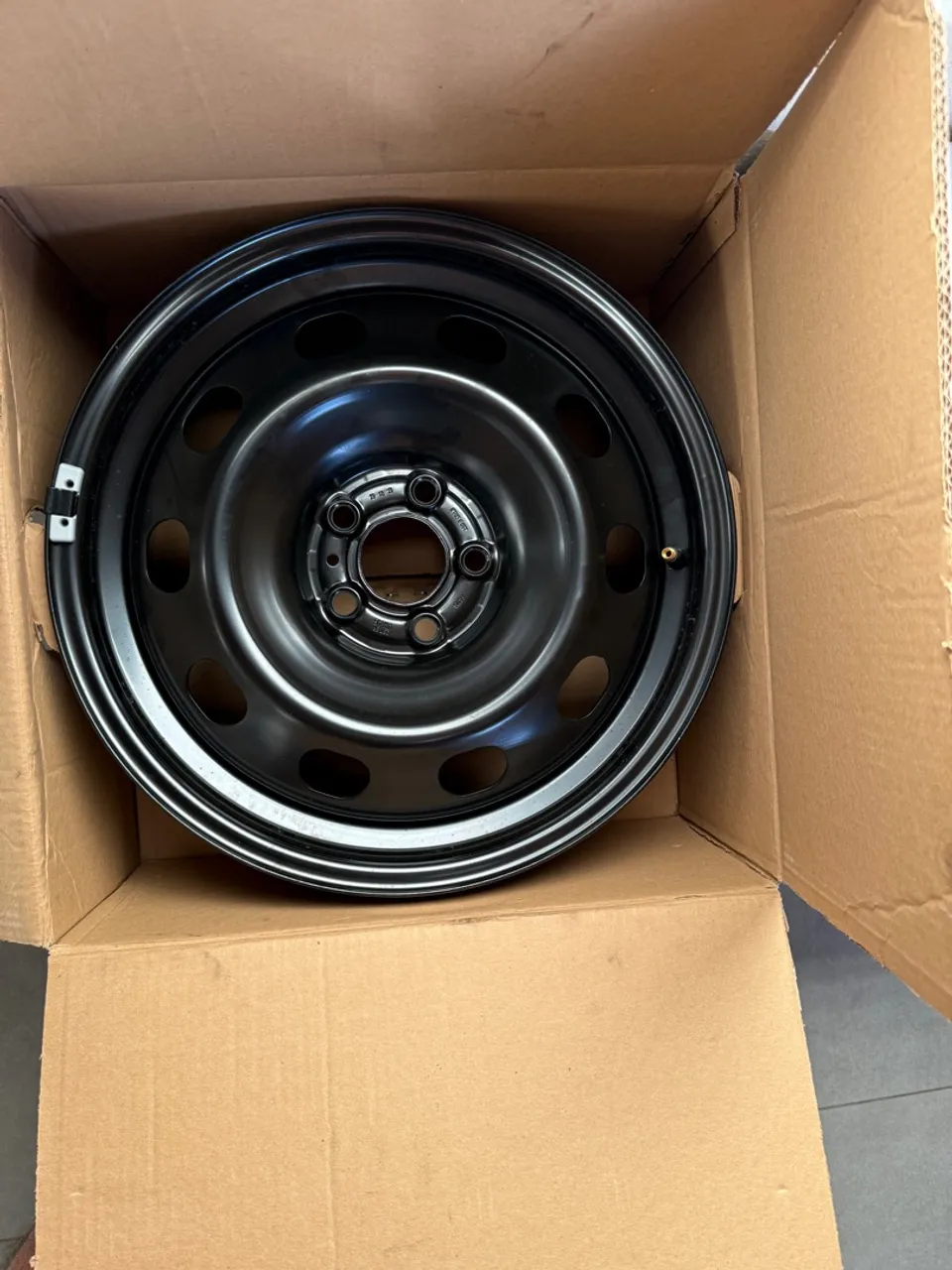 Vendo 04 rodas ferro aro 16 com as calotas zerada
