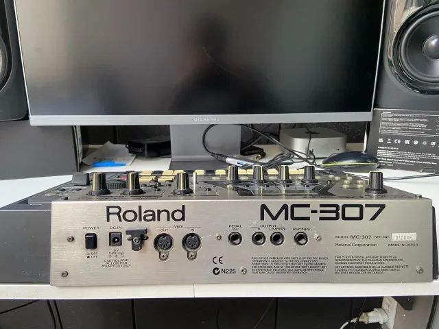 Roland MC-307 Groovebox - Instrumentos musicais - Indianópolis