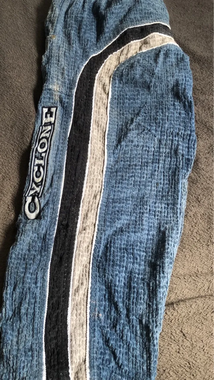 Calça Cyclone Azul com Detalhes