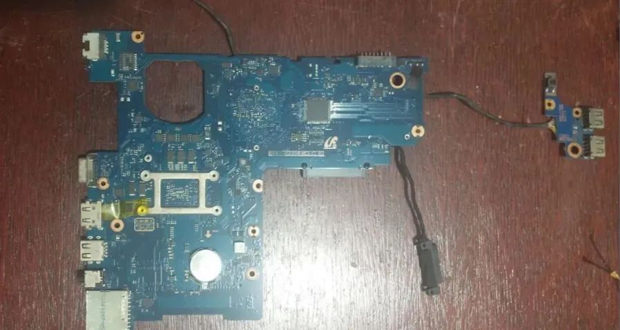 Placa Mãe Notebook Samsung NP270 e4e Defeito, No Estado - Foto 3