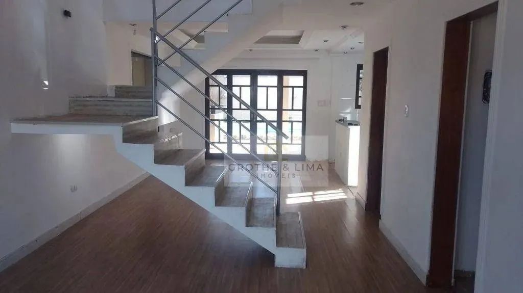 Sobrado com 3 dormitórios para alugar, 216 m² por R$ 4.420,00/mês - Villa Branca - Jacareí