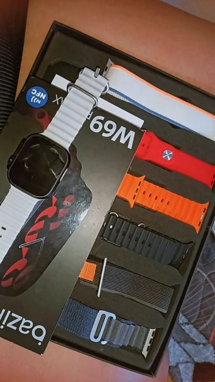 Smartwatch W69M com várias pulseiras