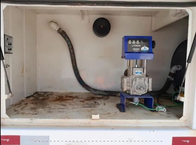 Caminhão MB2729 com comboio de lubrificação Gascom de 8 mil litros, 2013 - Foto 13
