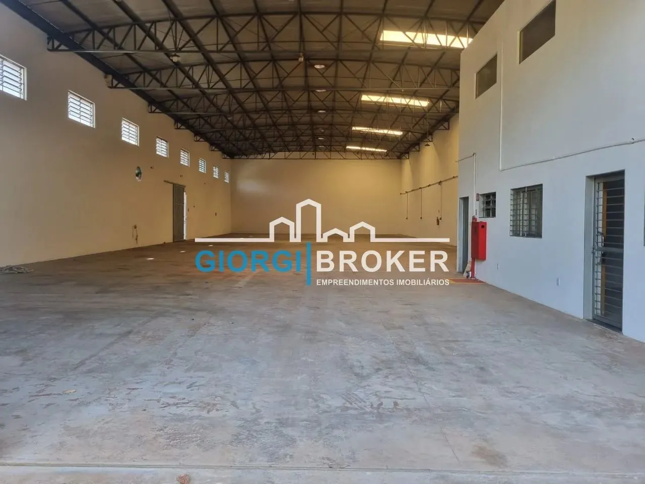 Salão Comercial para Locação em São José do Rio Preto - Chácara Jockey Club: 2 Salas, 2 Ba