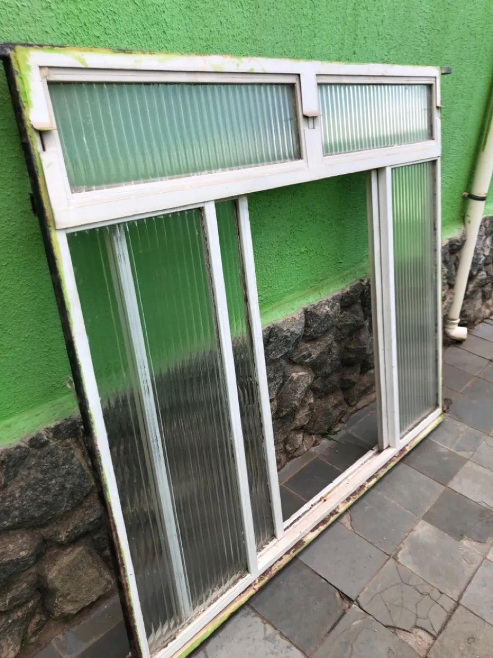 Janela de Vidro com Design Clássico