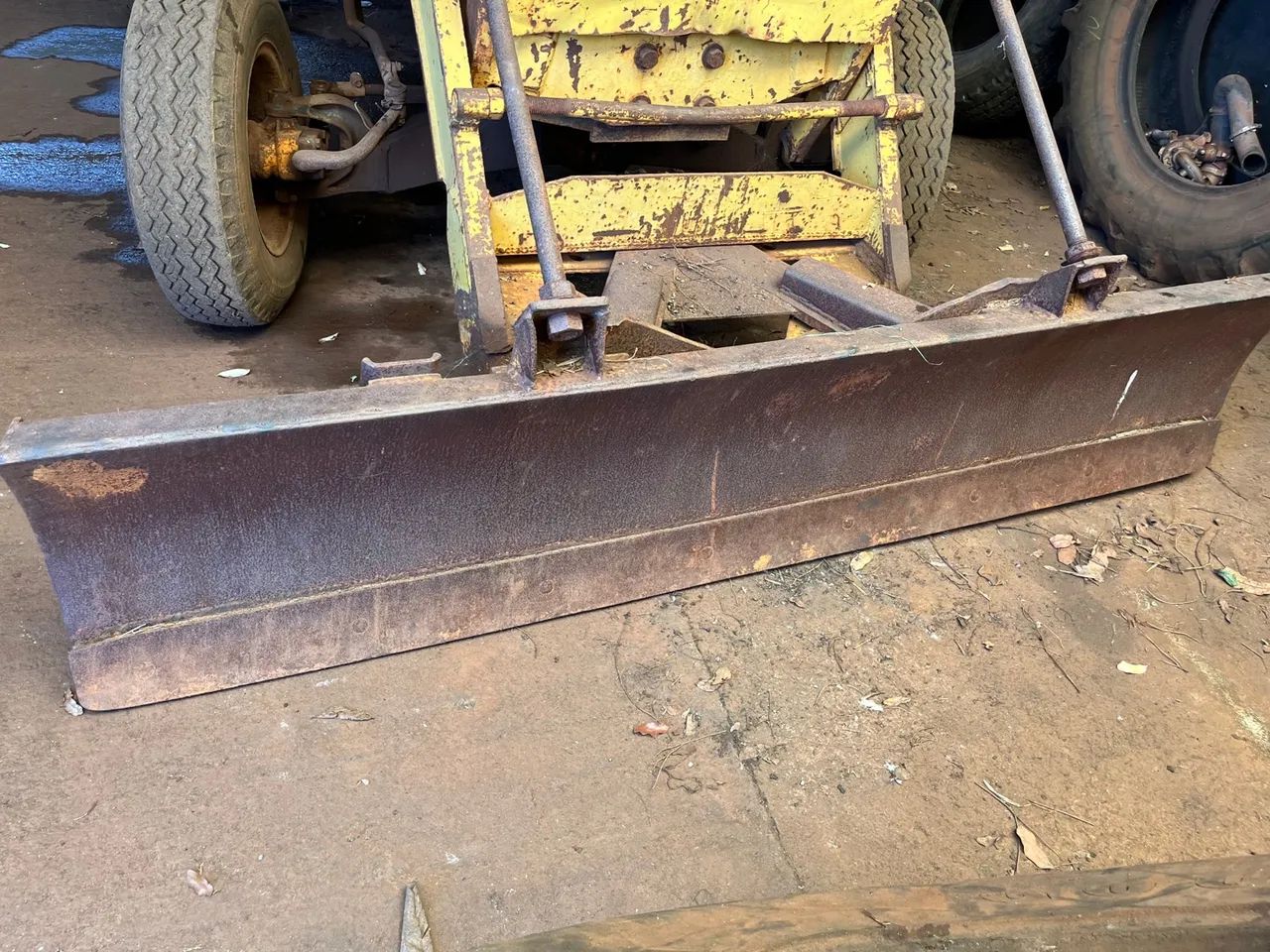 Trator CBT 2105 com lâmina (raridade) - Foto 5