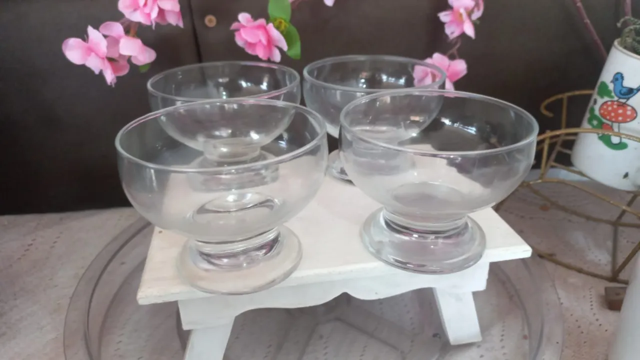 Conjunto de Taças de Sobremesa em Vidro