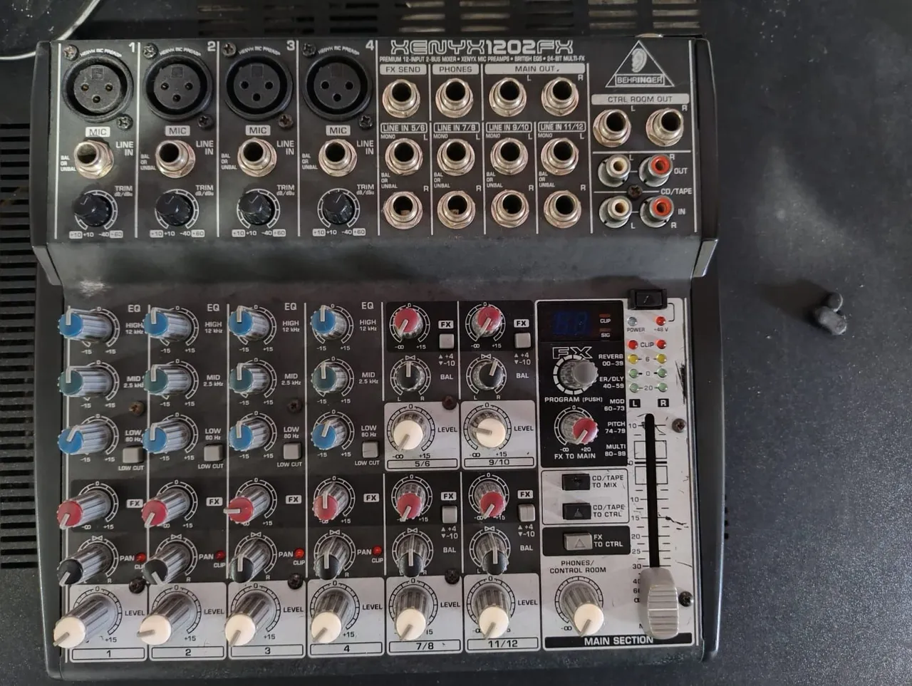 Mesa de Som Behringer Xenyx 1202FX