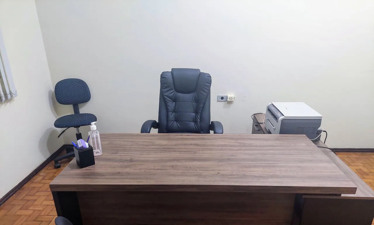 Mesa Moderna+ Cadeiras e Balança para seu Consultório Médico