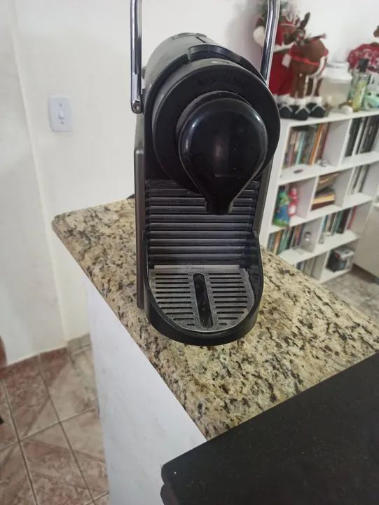 Cafeteira Nespresso modelo C60  - Foto 2