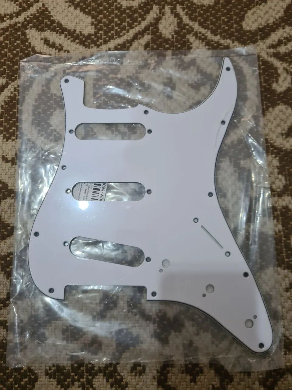 Pickguard p/ Guitarra Strato Squier Affinity Branco - Foto 2