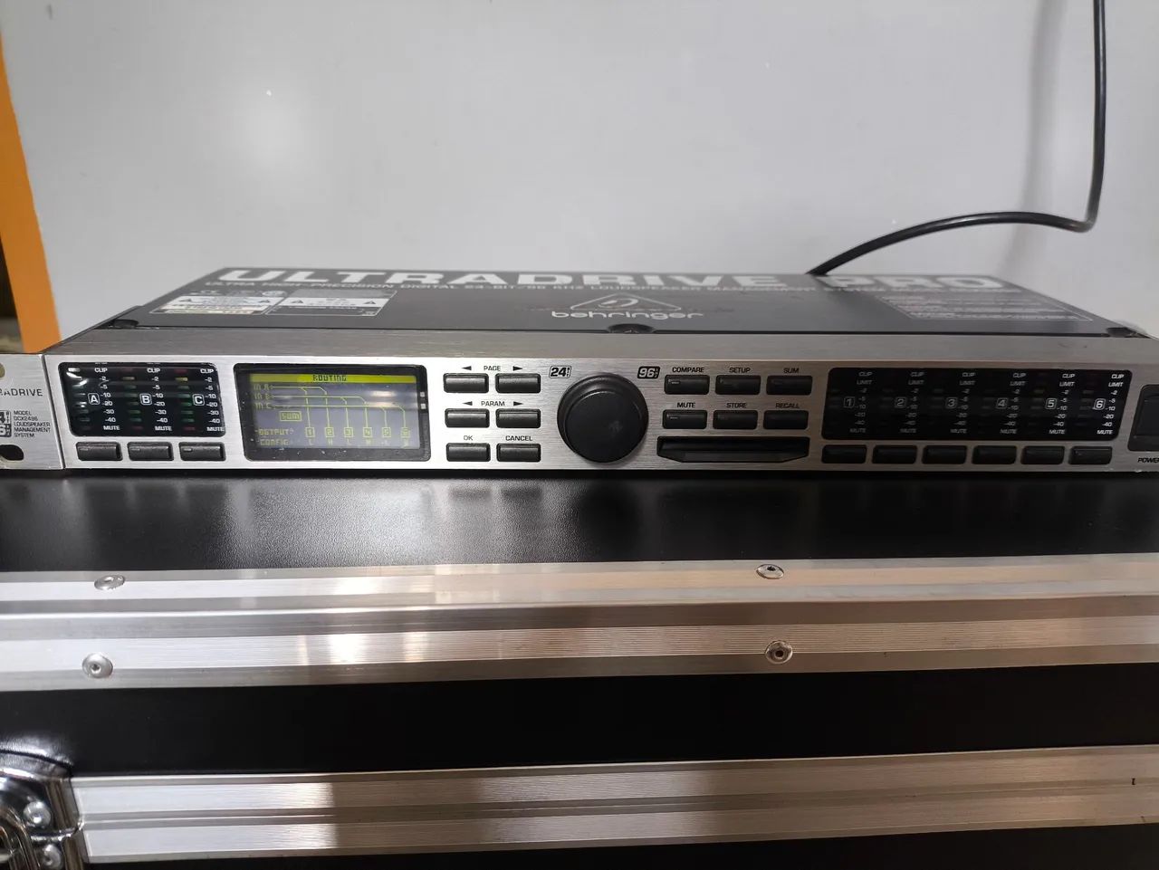 Processador behringer DCX2496