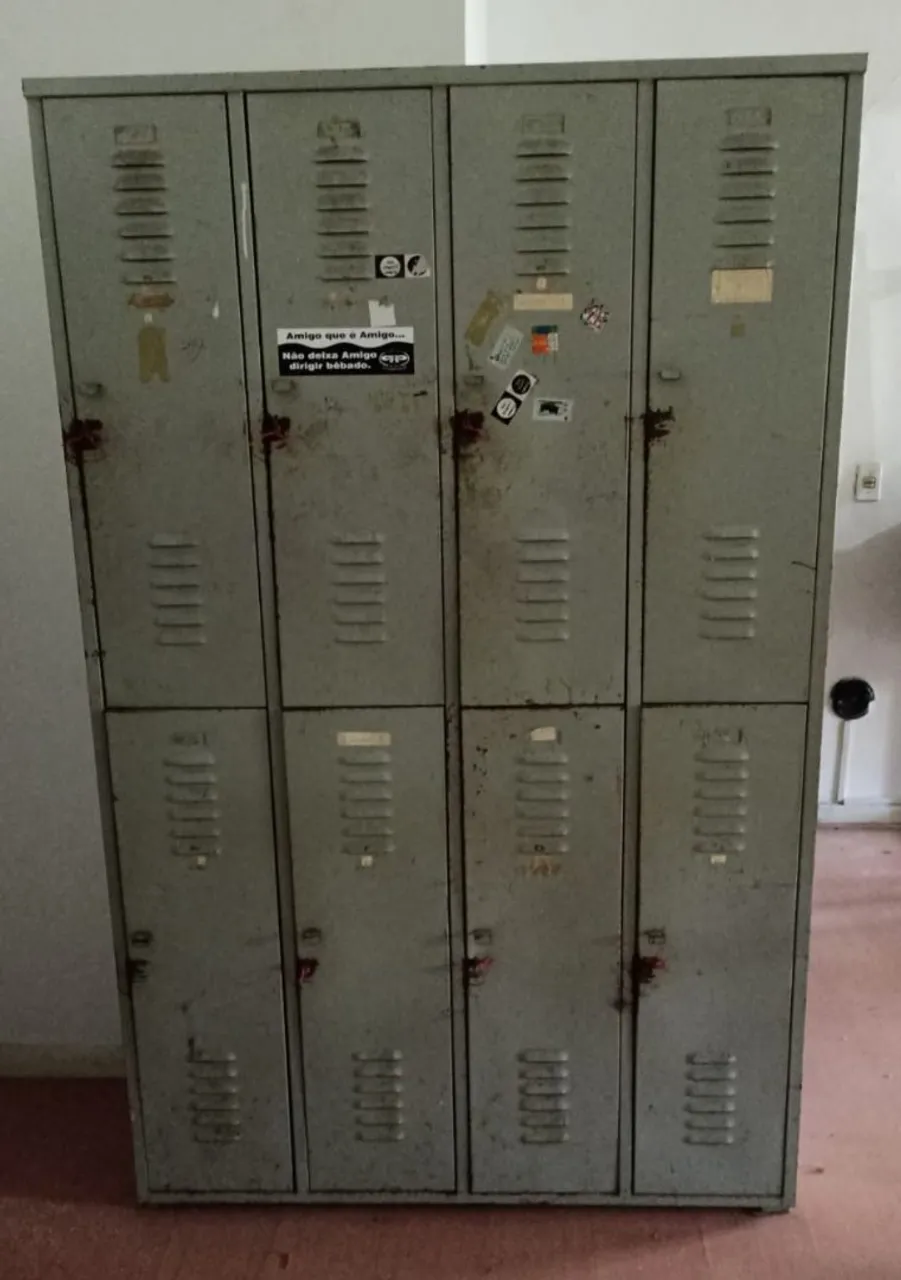 Armário de Metal Cinza 6 Portas