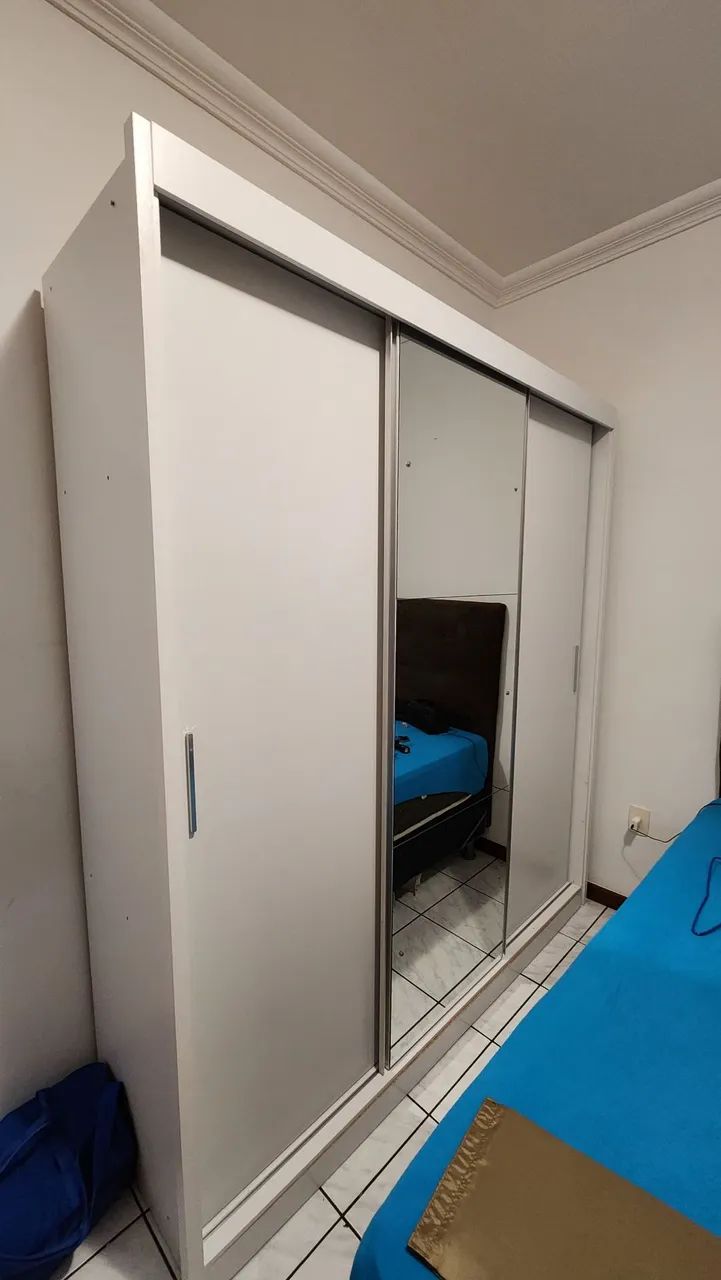 Guarda-Roupa de Casal Branco com Espelho