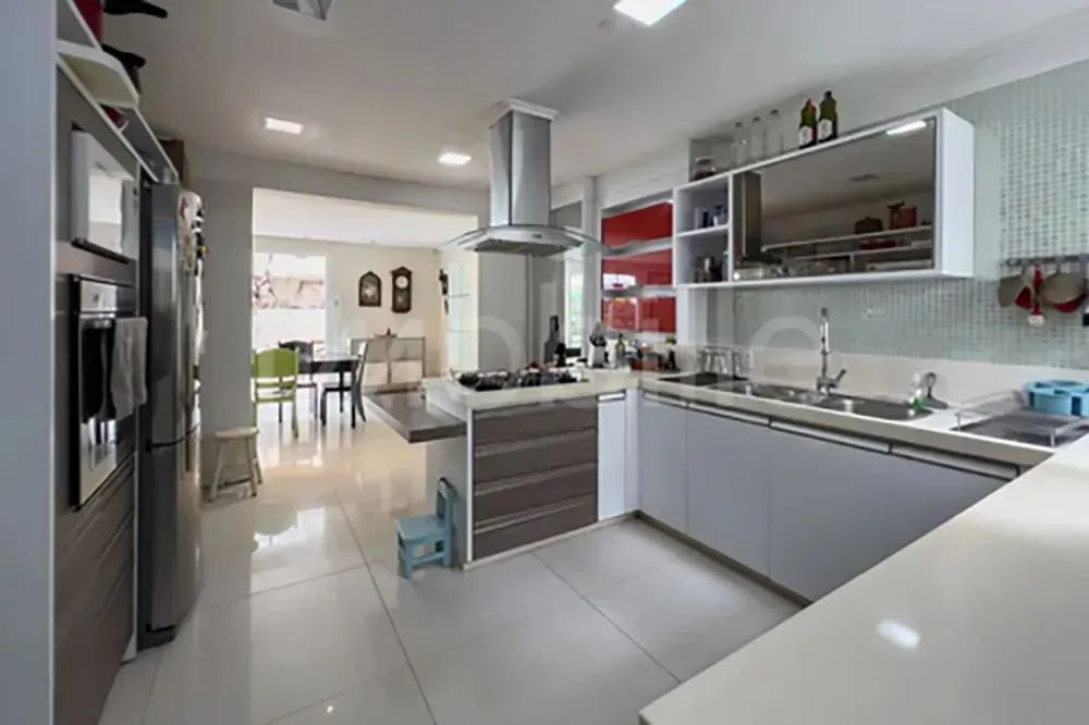 Casa triplex na Praia dos Amores em Balneário Camboriú com 360m² privativos. - Foto 4