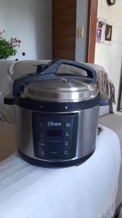 Panela de Pressão Elétrica Oster 6 Litros