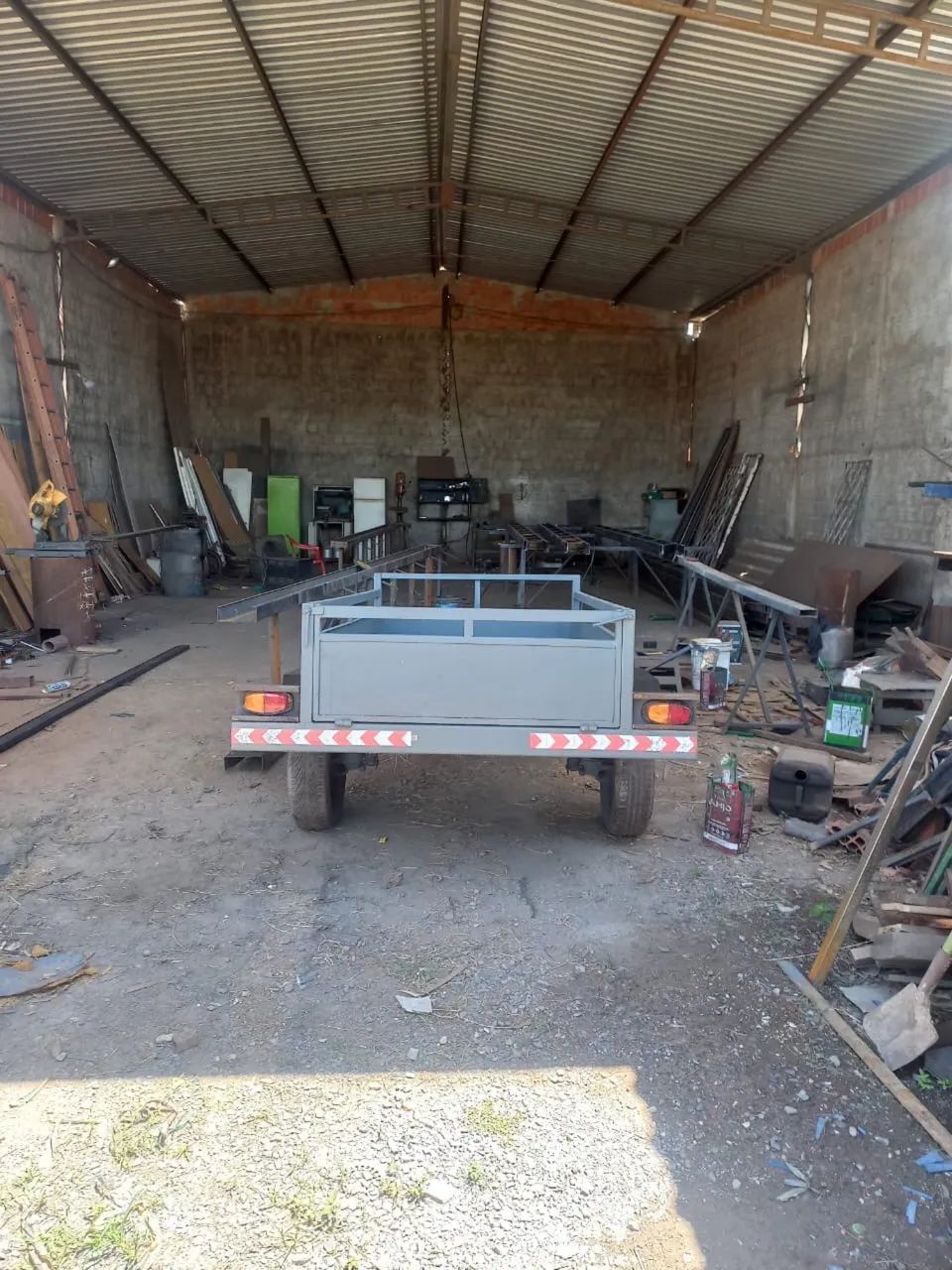 Carretinha reforçada, pronta para documentação.