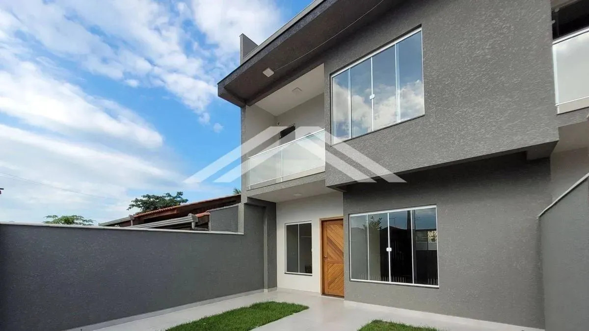 Sobrado com 3 dormitórios à venda, 130 m² por R$ 680.000,00 - Brasília - Itapoá/SC