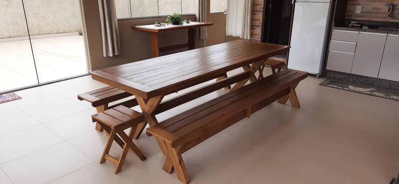 Mesa de Churrasco de Madeira Maciça com Bancos