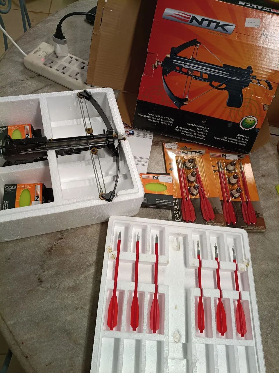 Equipamento de pesca com acessórios 