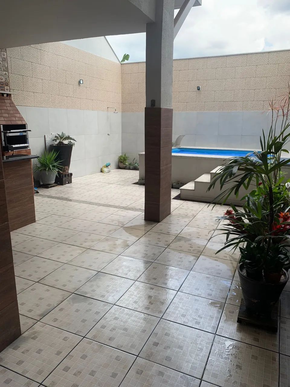Casa para venda possui 158 metros quadrados com 3 quartos em Santa Mônica - Belo Horizonte
