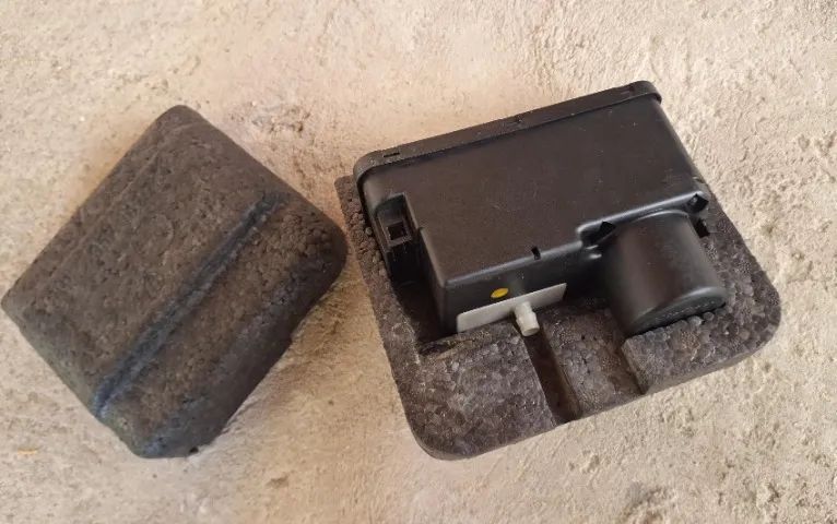 Módulo Bomba de Vácuo das Travas de Portas Hella Passat alemão 1995 - Foto 2
