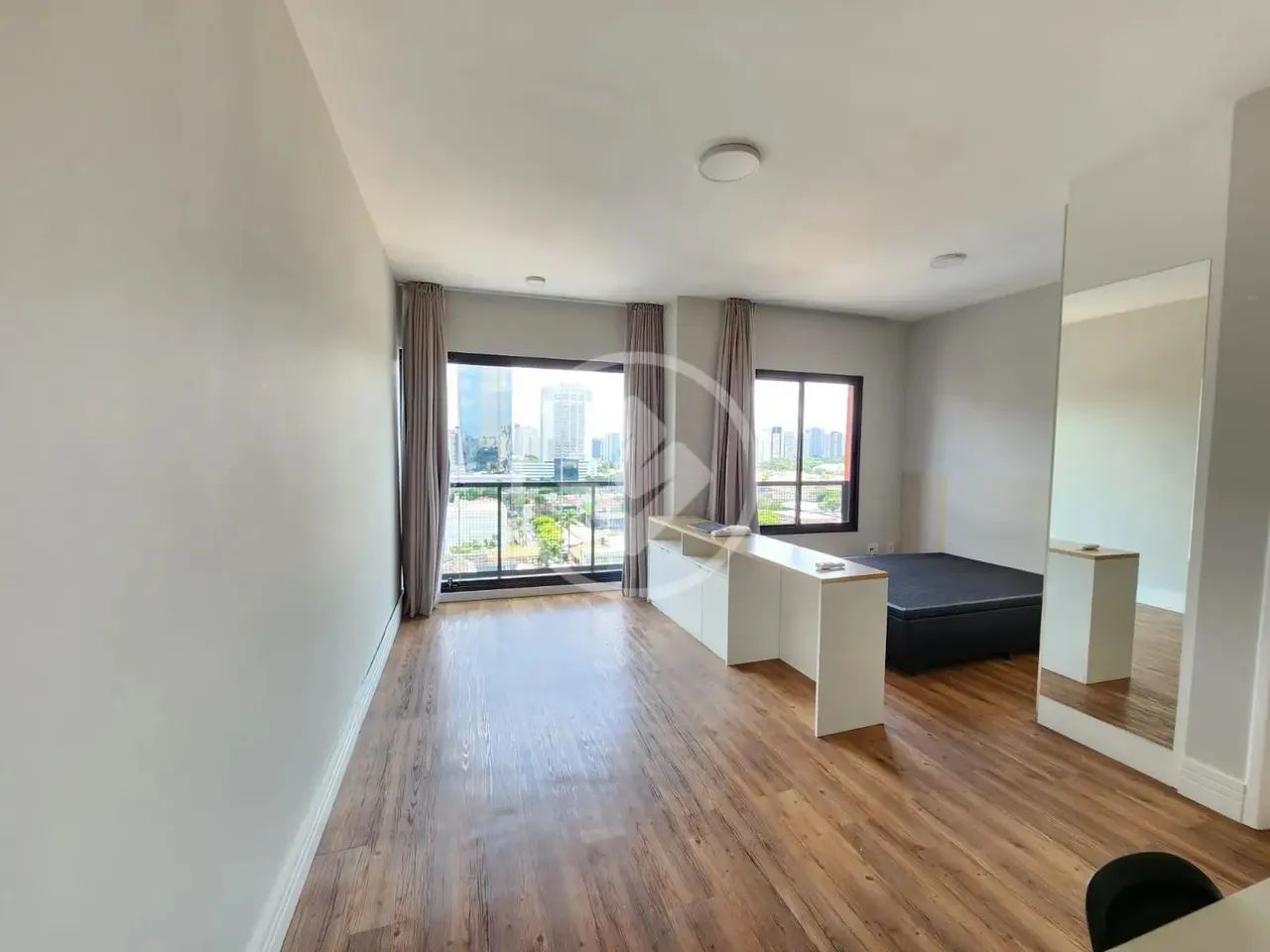 Vendo lindo Studio com 35m, 1 Dormitorio, 1 Vaga de Garagem, Chuveiro a Gás e Ar-Condicion