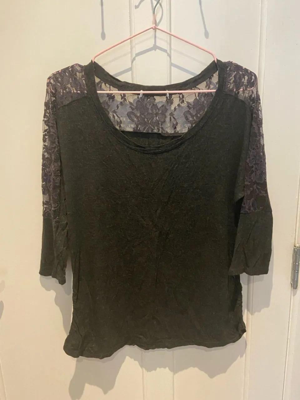 Blusa de renda cinza