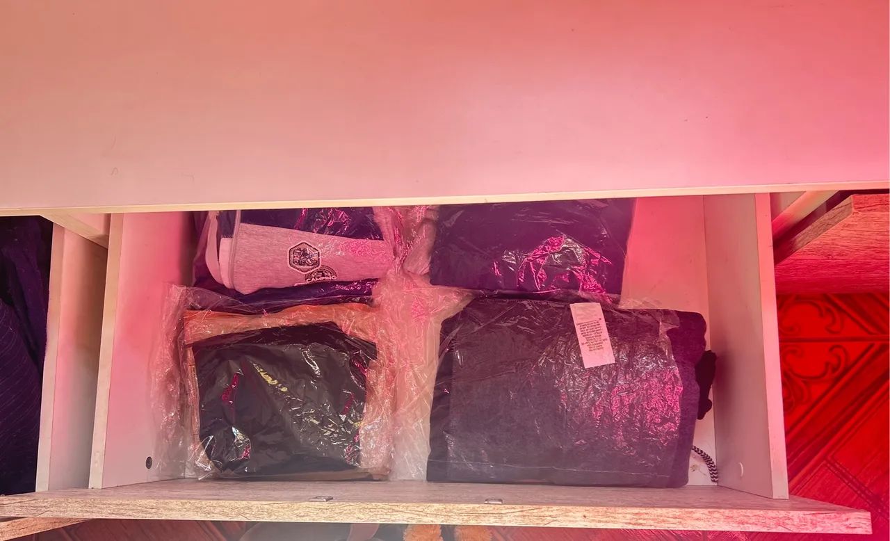 Movél expositor comercial branco e madeira - Foto 2