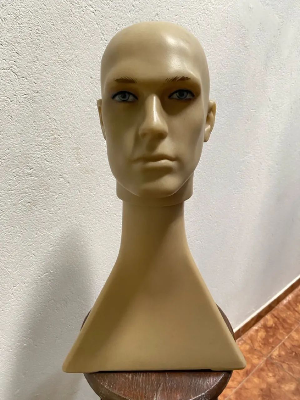 Cabeça expositora masculina 