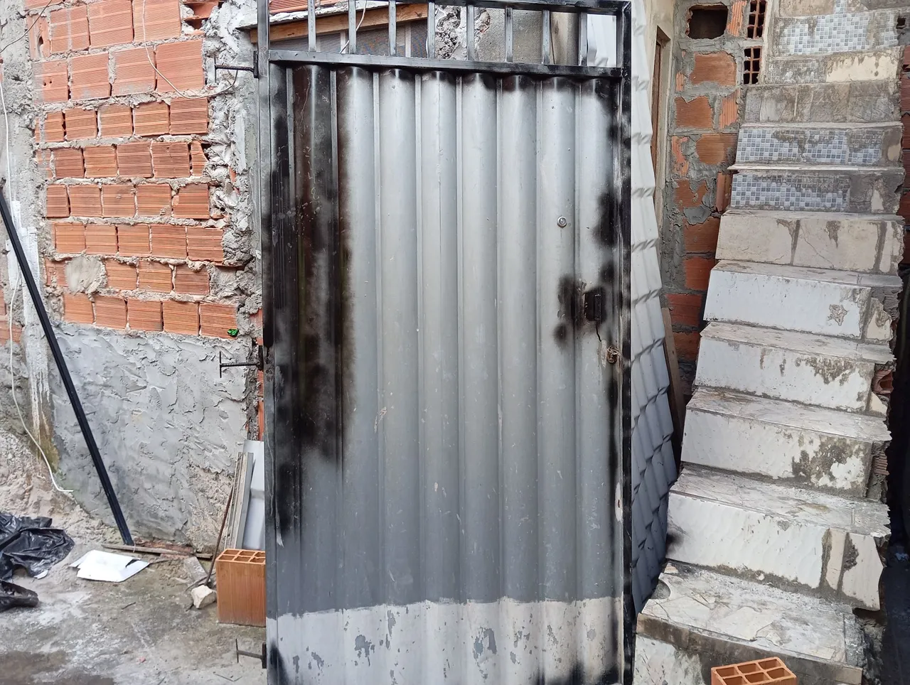 Portão de aço galvanizado para segurança residencial