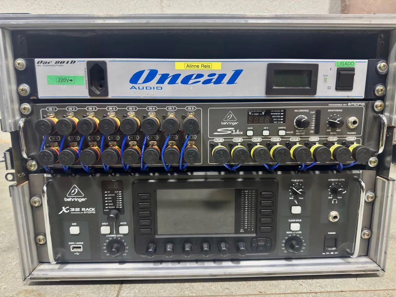 Mesa de som Behringer X32 Rack com Stage Box 16 canais