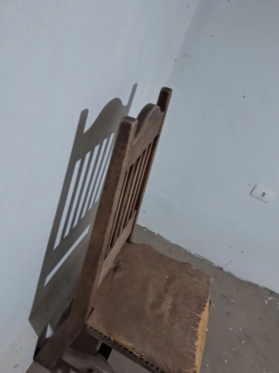 Cadeira Antiga Pesada para Restauro ! - Foto 3