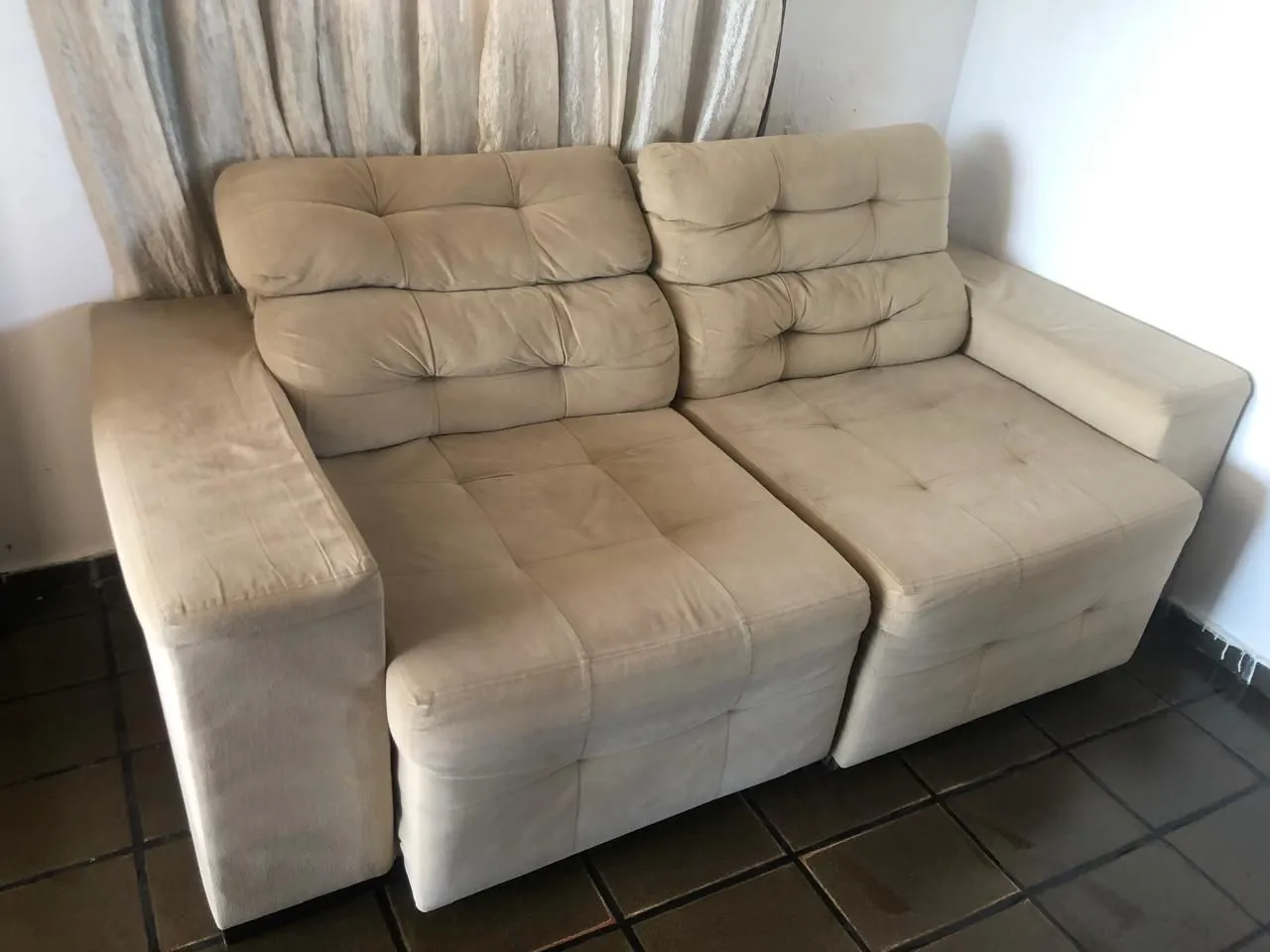 Sofá 3 lugares bege