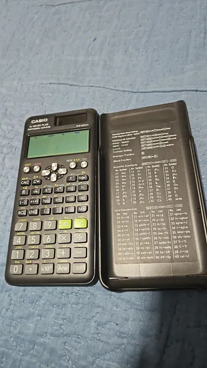 calculadora científica Casio com carregamento por energia solar