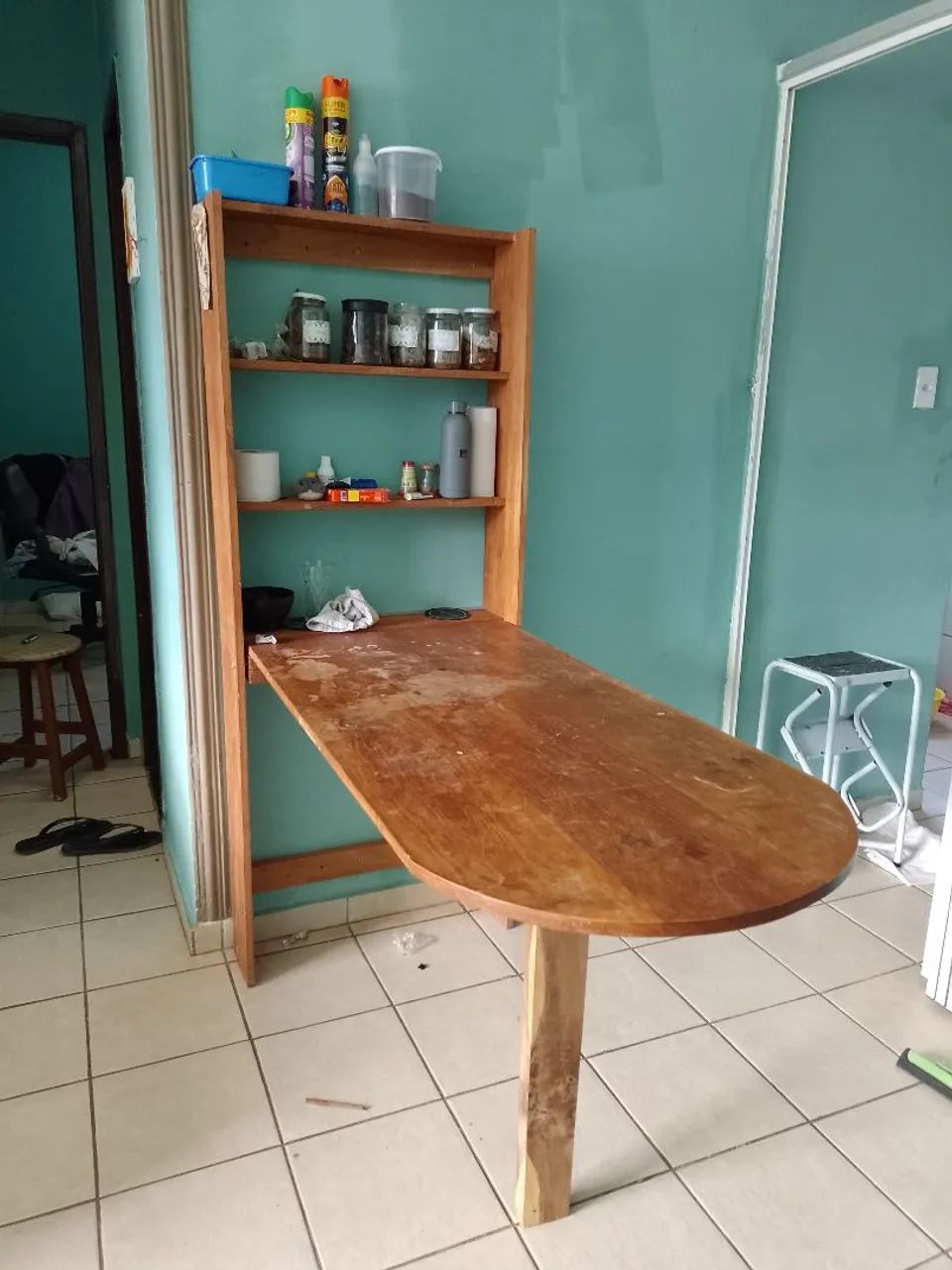 Mesa de madeira retrátil com prateleira  - Foto 3