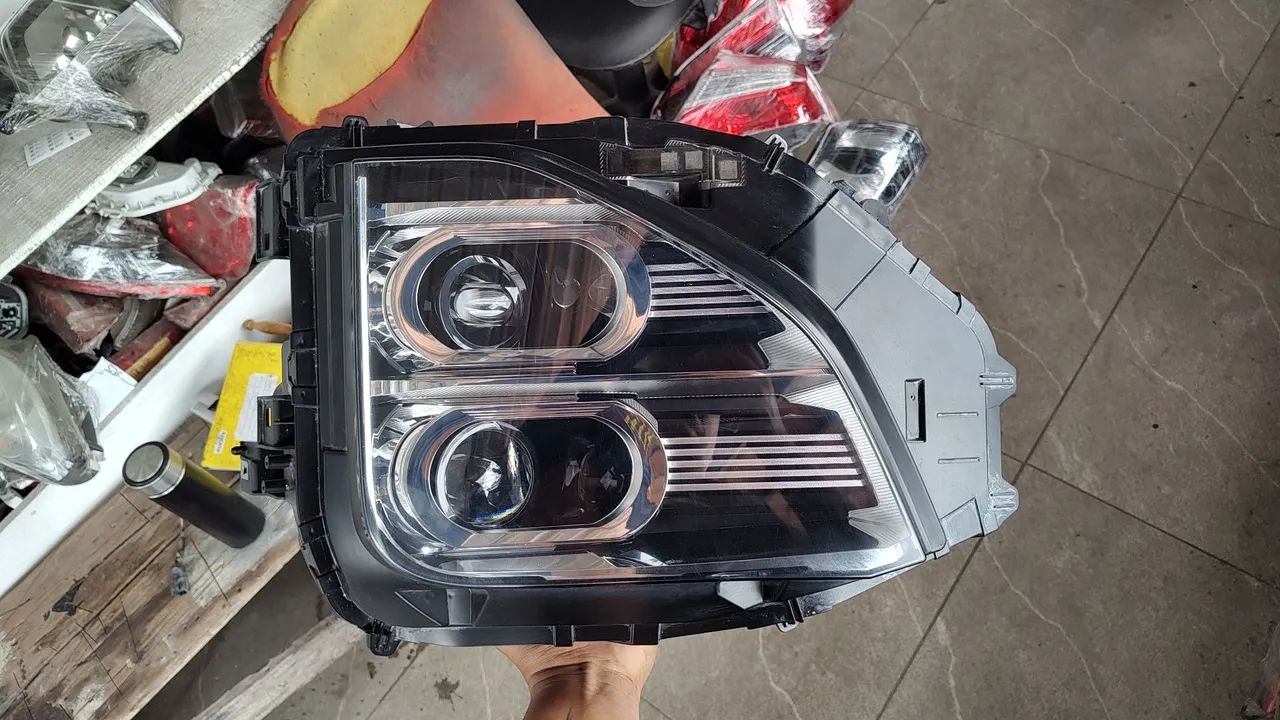 Farol da Mitsubishi Eclipse Cross