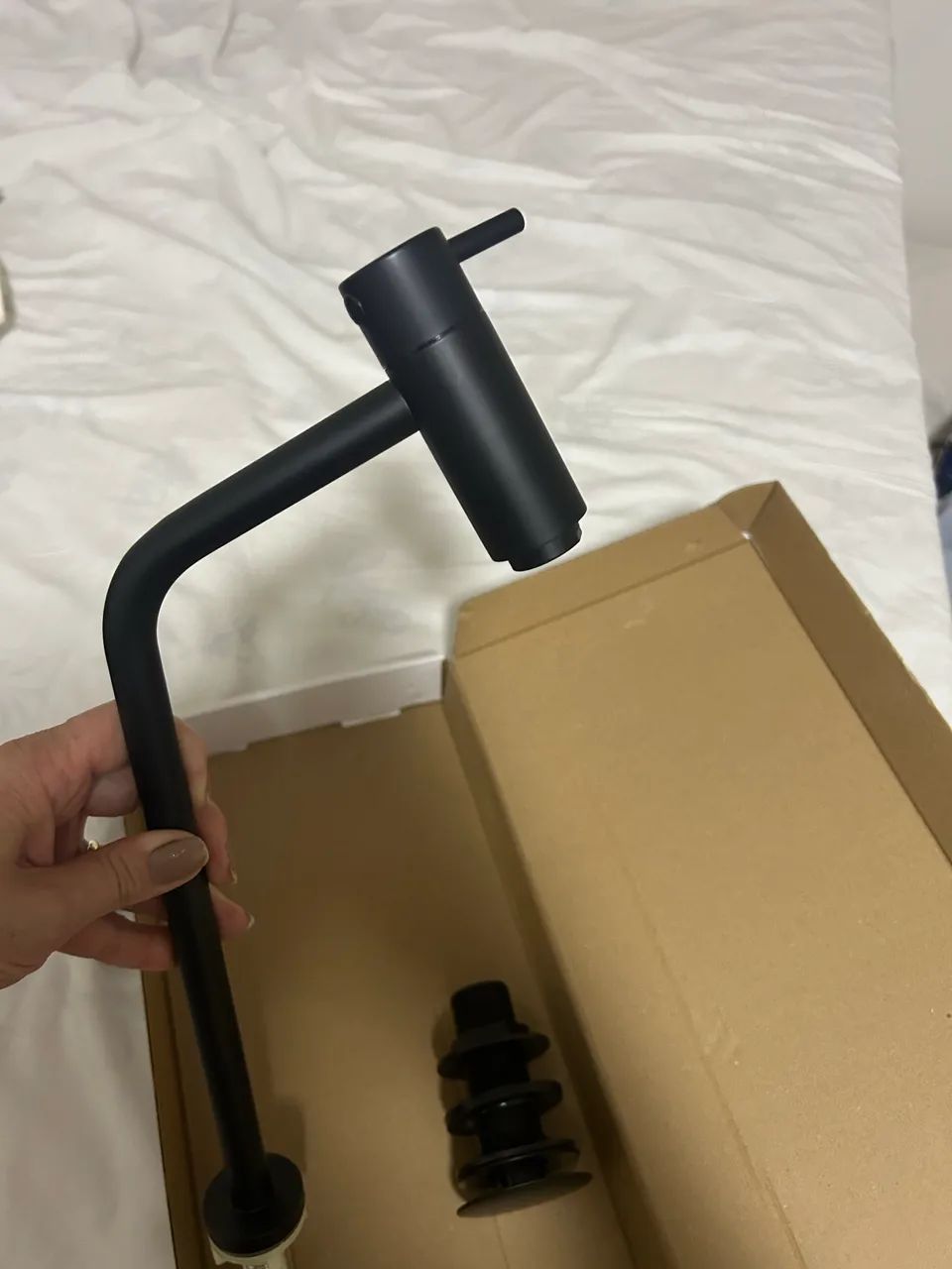 Kit torneira em metal para lavatório e válvula automática preto fosco 