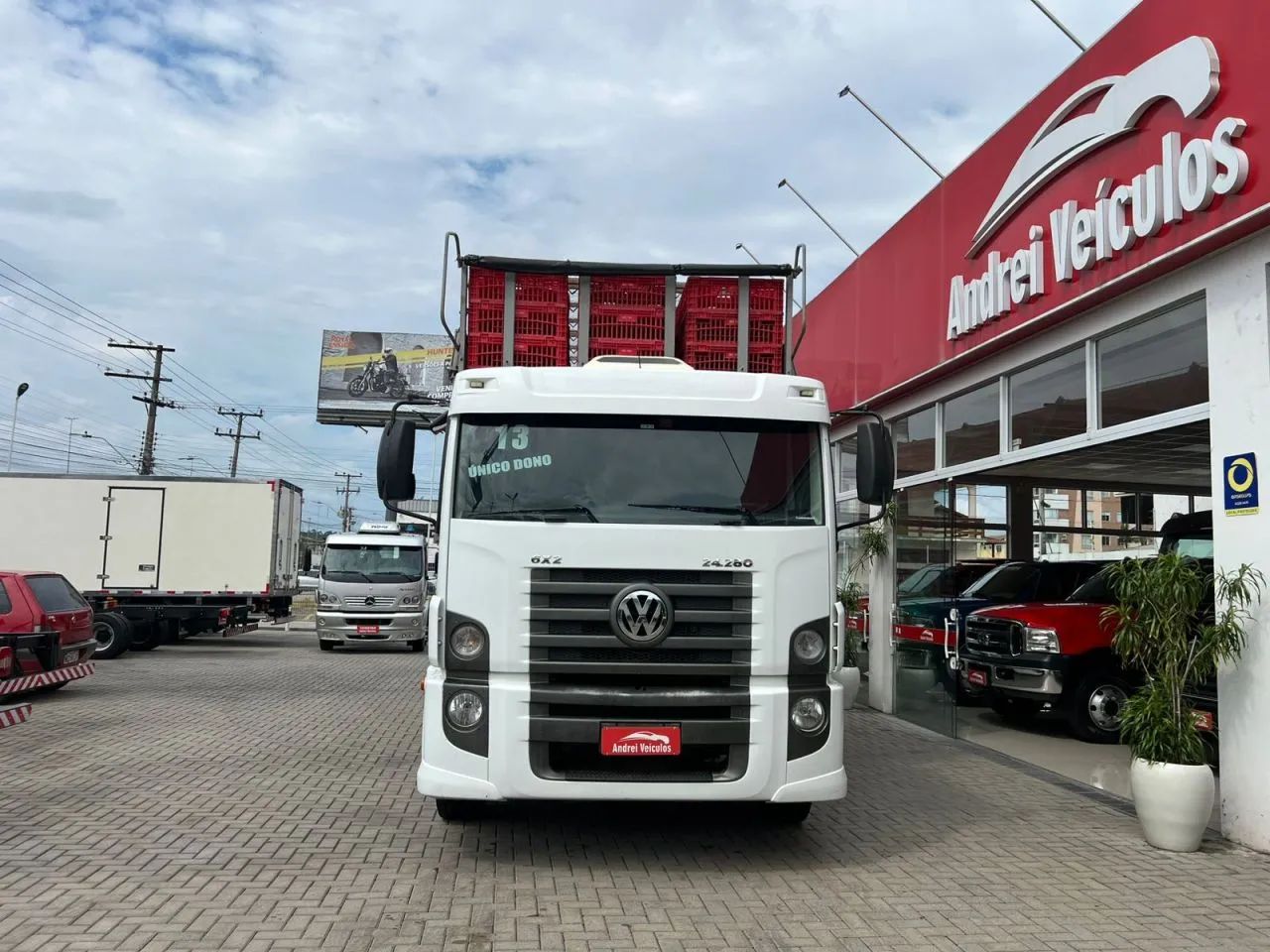  Volkswagen Constellation 24-280 Truck 6x2 Carroceria Frango e Aves  2013 - Foto 2