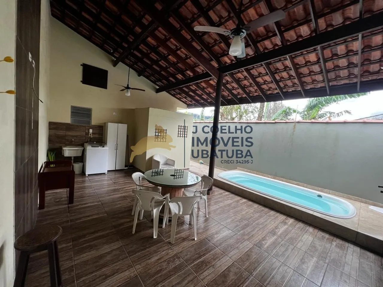CASA A VENDA EM UBATUBA COM PISCINA