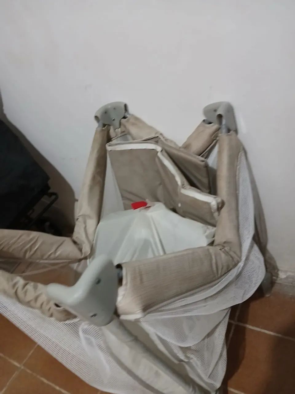 Berço Cercado Portátil Desmontável Mini Play Safety Bege - Foto 4