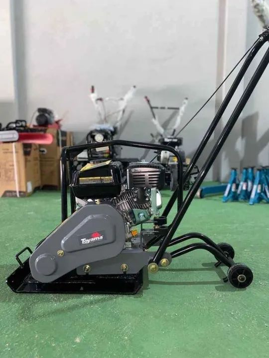 Placa vibratória para Compactação de solo 6.5Hp a gasolina Toyama (Loja) - Foto 4